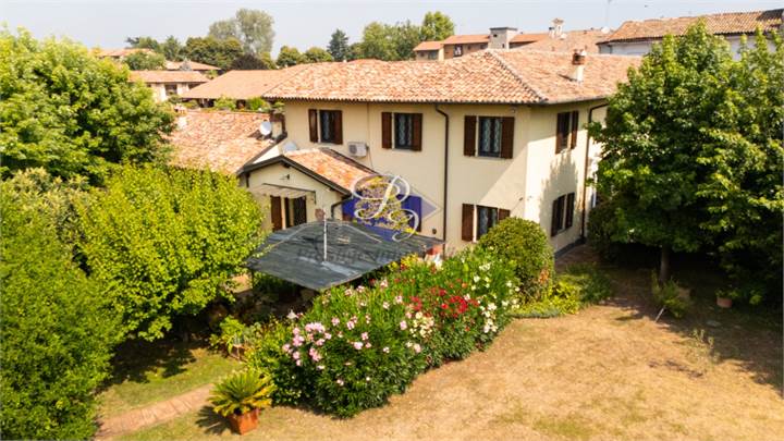 Elegante Villa senza tempo in un autentico cascinale del 1700