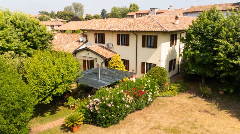 Elegante Villa senza tempo in un autentico cascinale del 1700